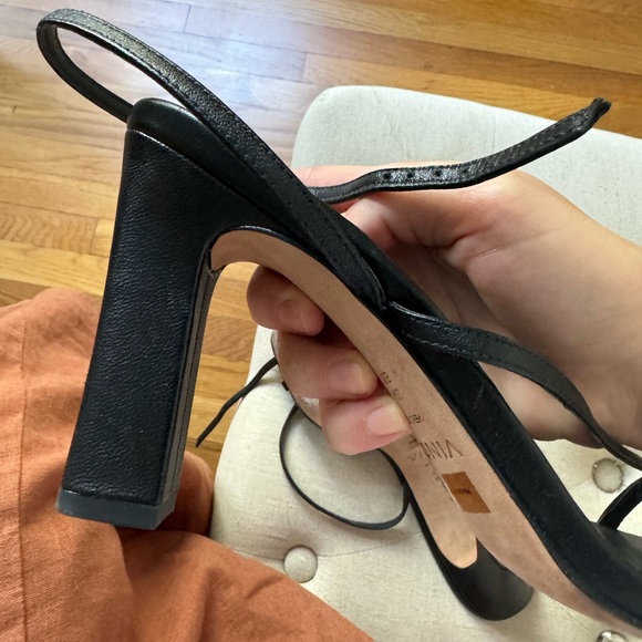 EUC Vince Qiana sandal heel - Picture 6 of 6
